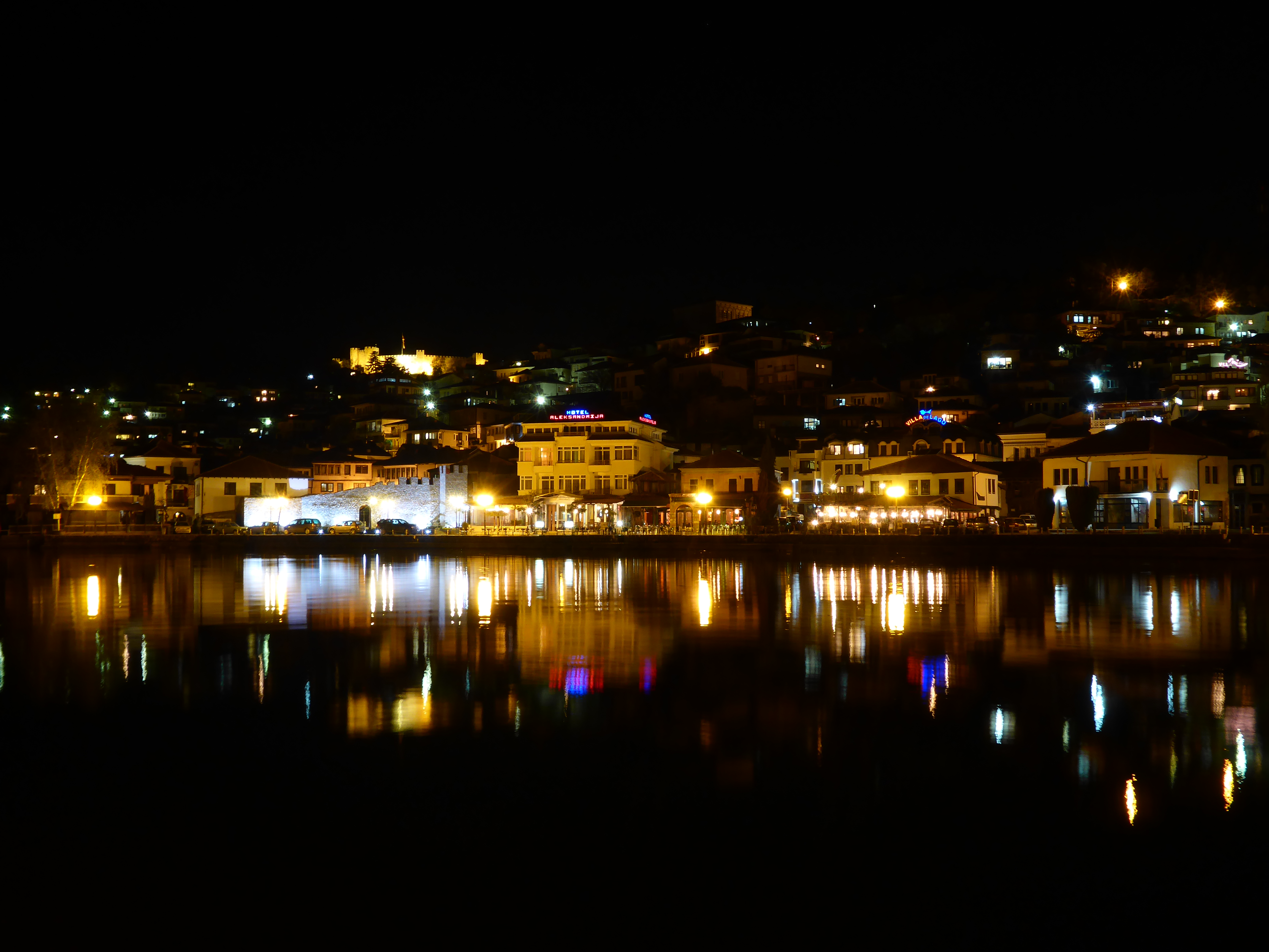 Ohrid harbour by night2
