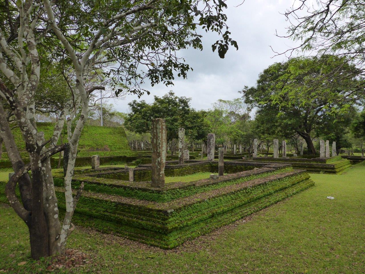 Alahana Pirivena in Polonnaruwa 1
