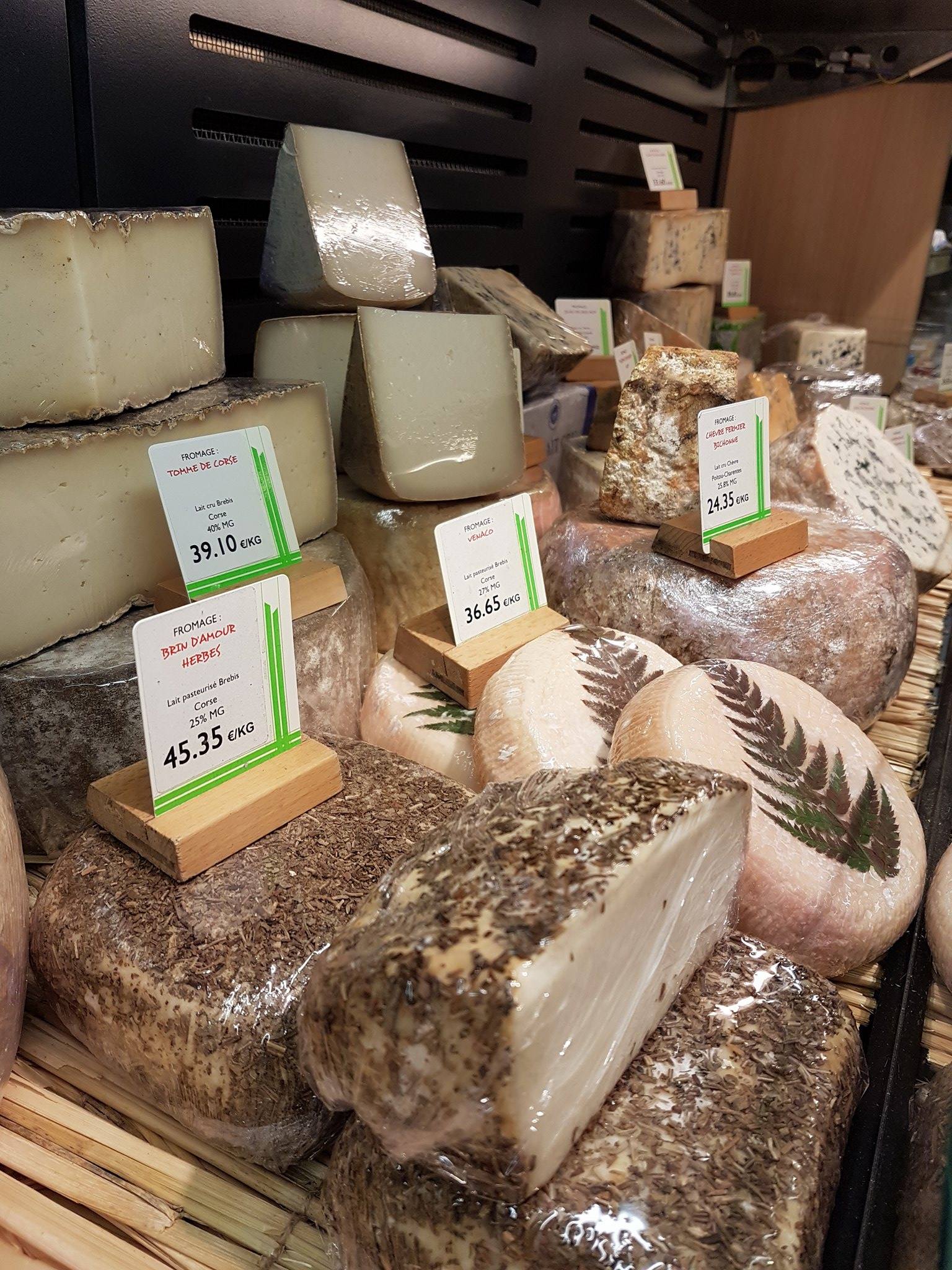 So much nice cheese to choose from! Food tour Paris, France. Withlocals