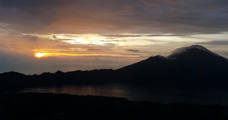 Sunrise hike at Batur volcano