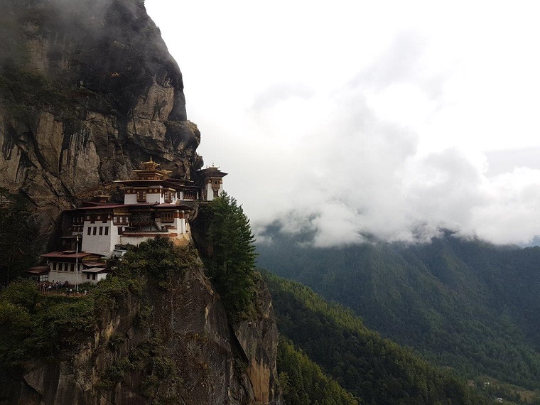 Hiking to Tiger’s Nest