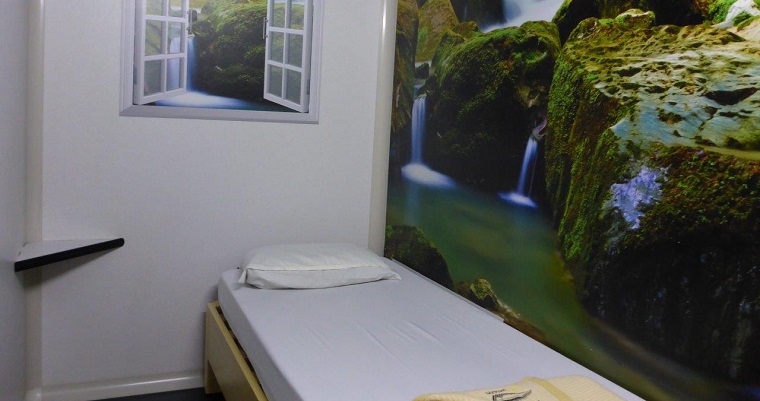 Staying in a Snooze Cube at Dubai Airport